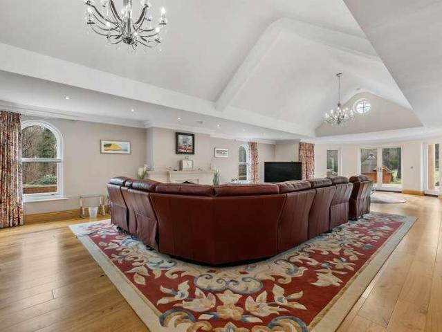 5 bed house for sale