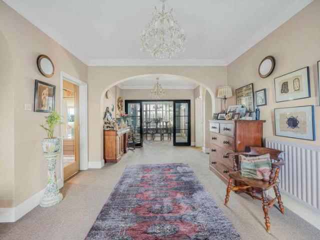 5 bed house for sale