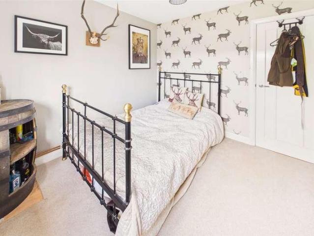 5 bed house for sale