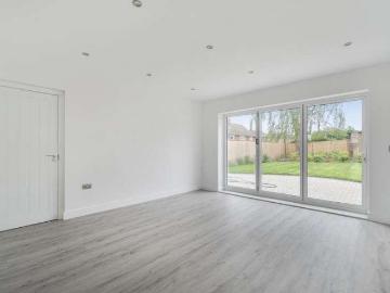 5 bed house for sale