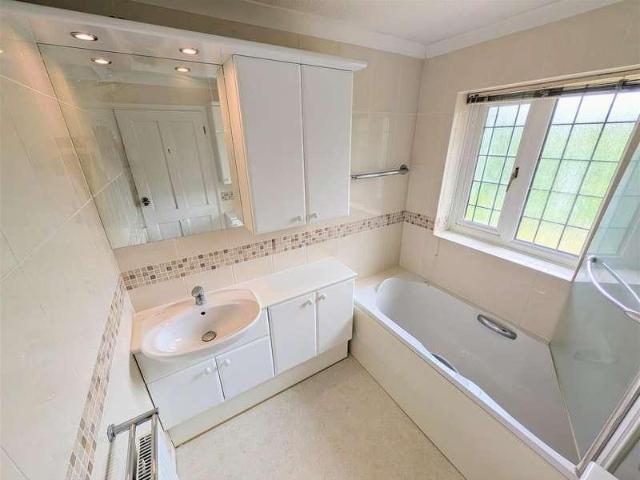 5 bed house for sale