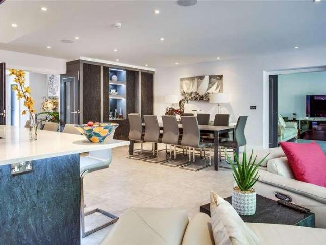5 bed house for sale