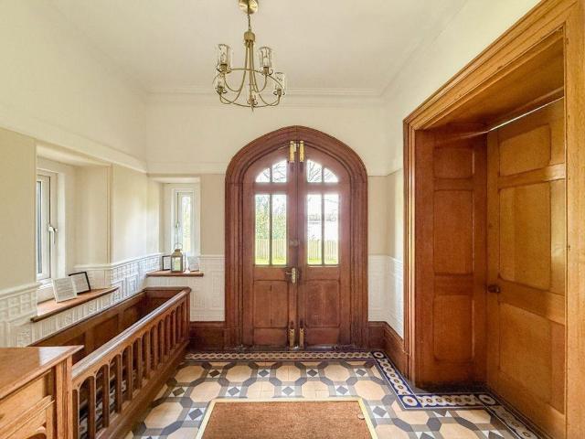 5 bed house for sale