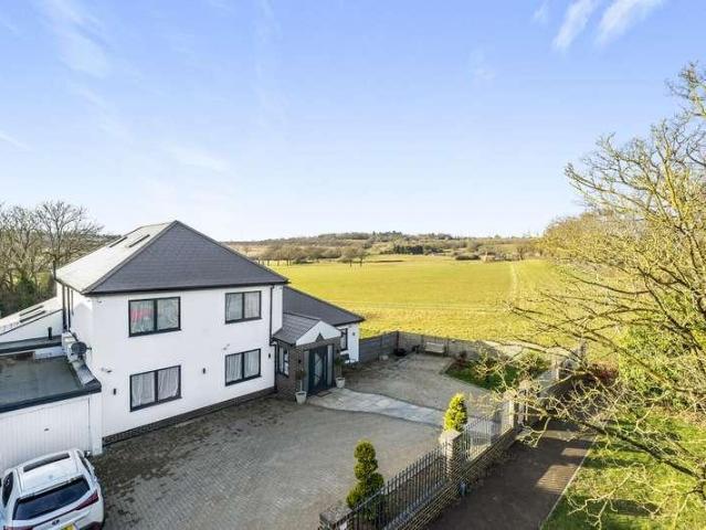5 bed house for sale