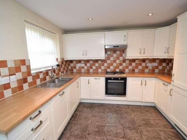 5 bed house for sale