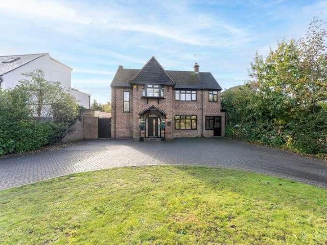 5 bed house for sale