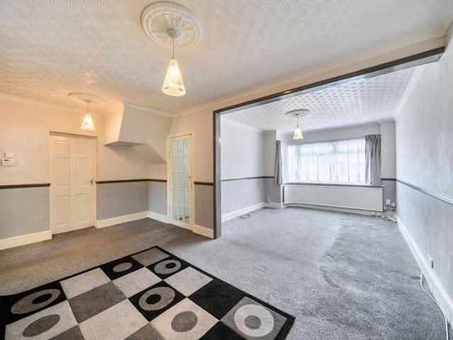 5 bed house for sale