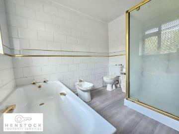 5 bed house for sale