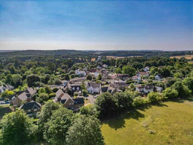 5 bed house for sale