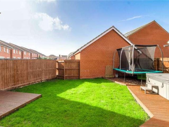 5 bed house for sale