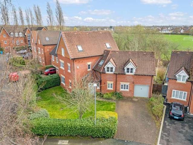 5 bed house for sale