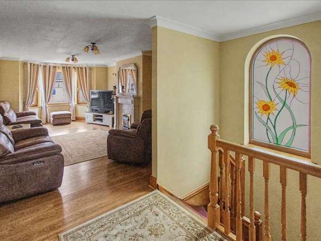 5 bed house for sale