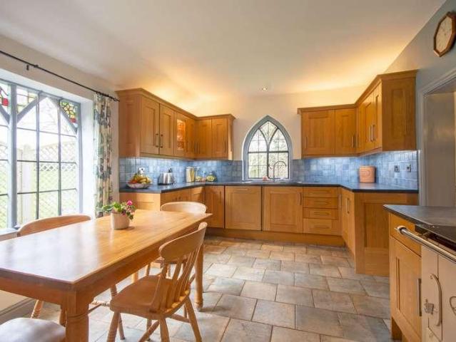 5 bed house for sale