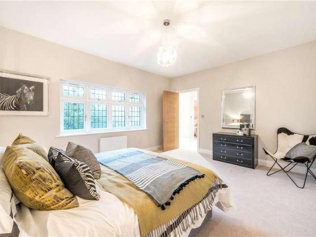 5 bed house for sale