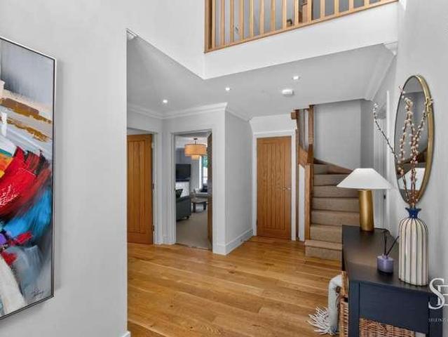 5 bed house for sale