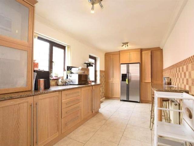 5 bed house for sale