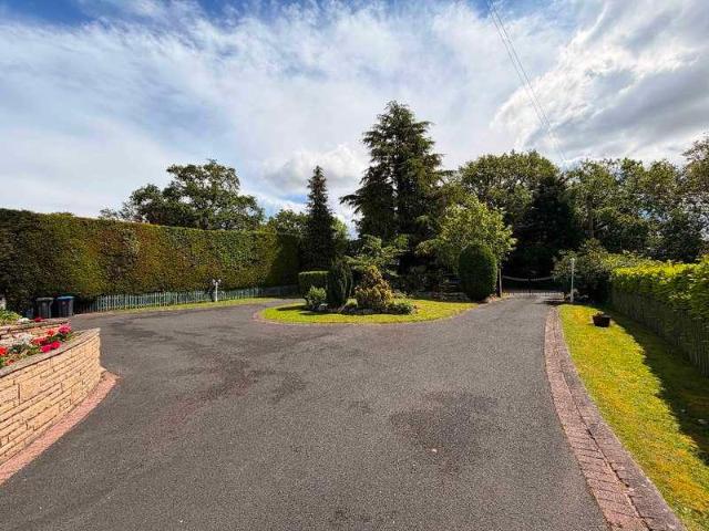 5 bed house for sale