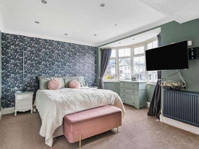 5 bed house for sale