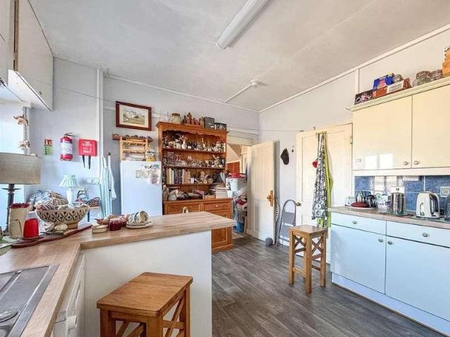 5 bed house for sale