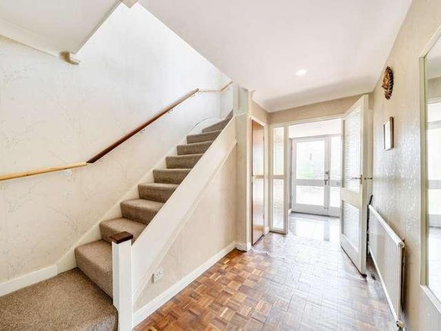 5 bed house for sale