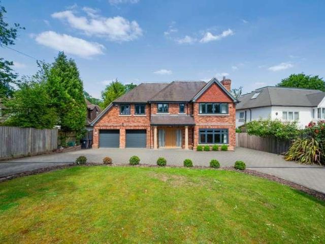 5 bed house for sale