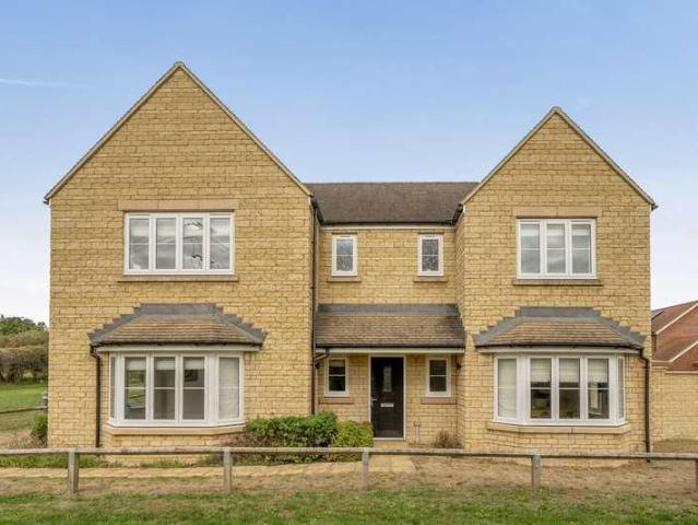 5 bed house for sale