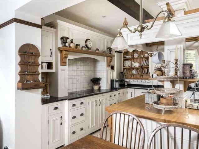 5 bed house for sale