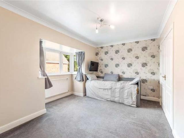 5 bed house for sale