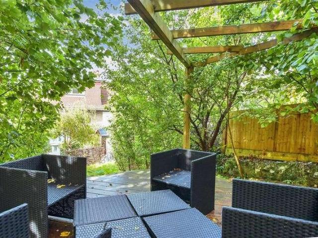 5 bed house for sale