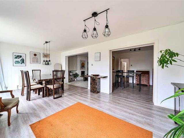 5 bed house for sale