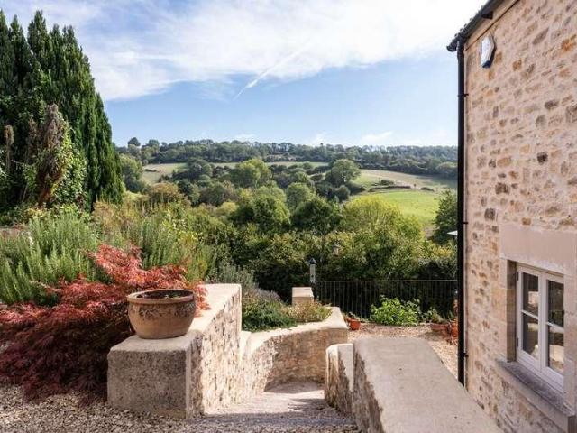 5 bed house for sale