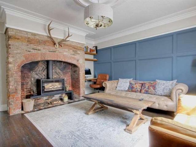 5 bed house for sale