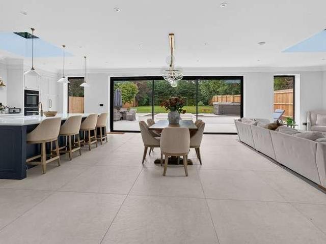 5 bed house for sale