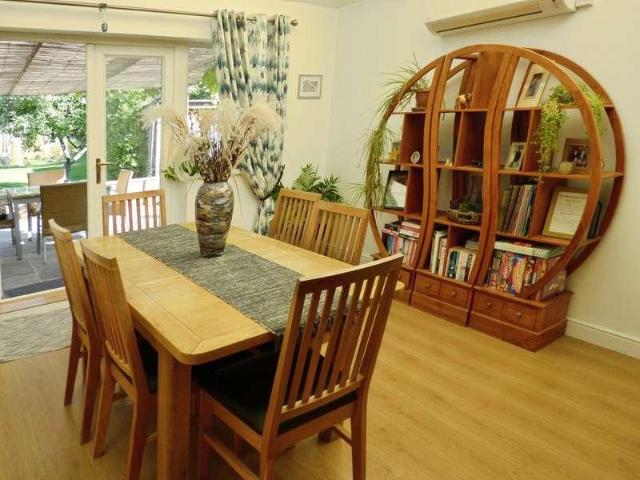 5 bed house for sale