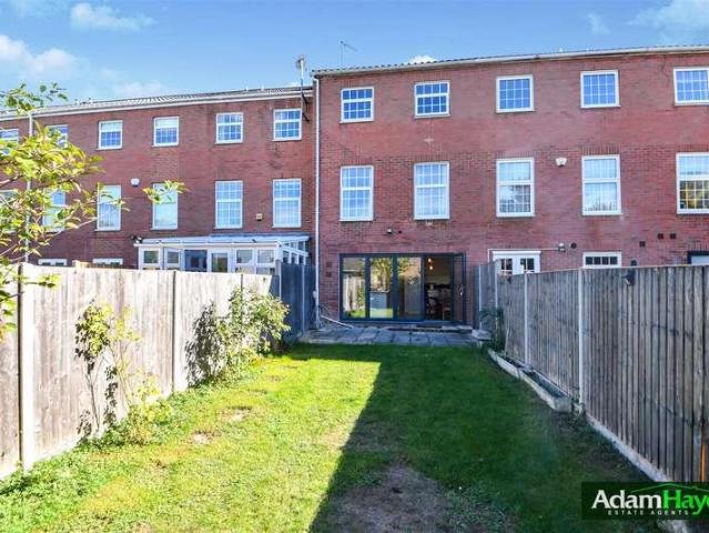5 bed house for sale
