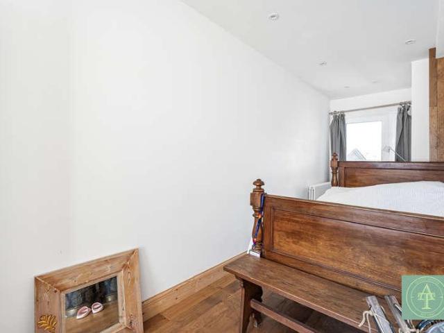 5 bed house for sale