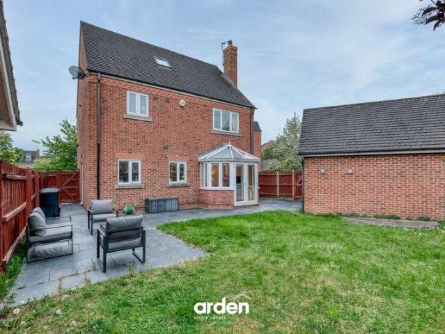 5 bed house for sale