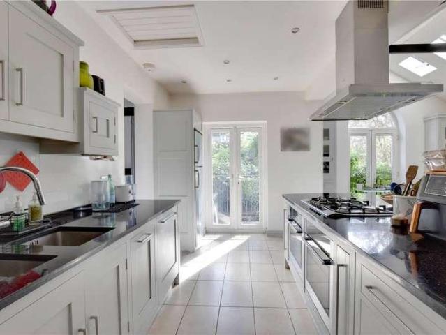 5 bed house for sale