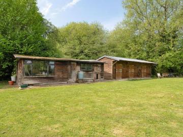 5 bed house for sale