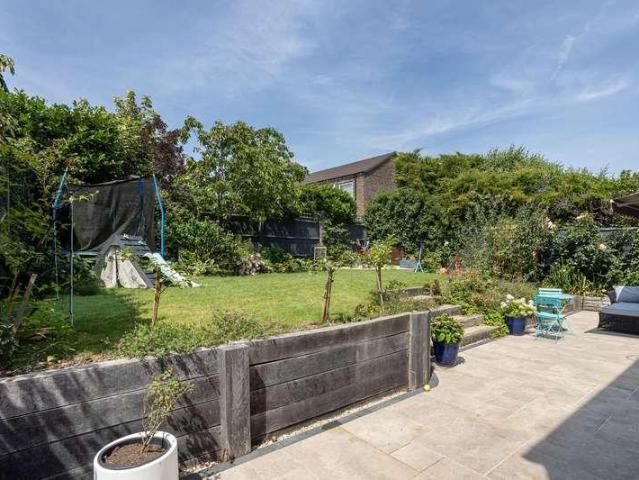 5 bed house for sale