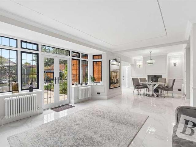 5 bed house for sale