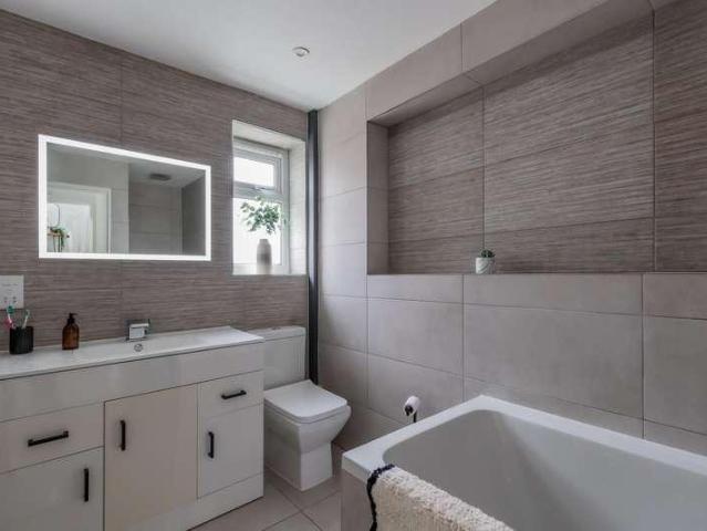 5 bed house for sale