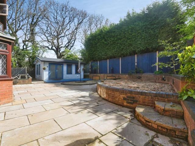 5 bed house for sale