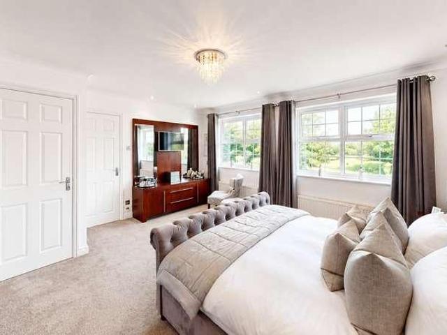5 bed house for sale