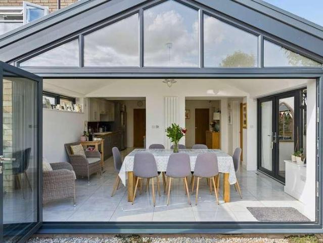 5 bed house for sale