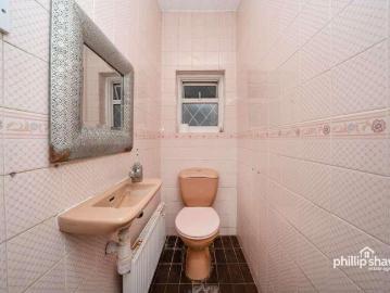 5 bed house for sale