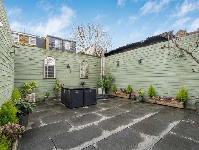 5 bed house for sale