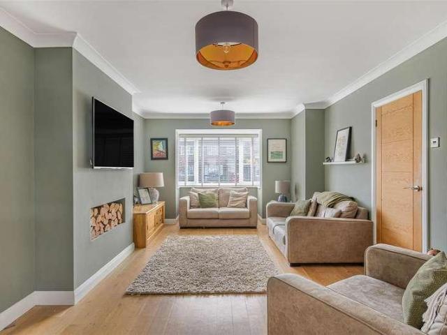 5 bed house for sale