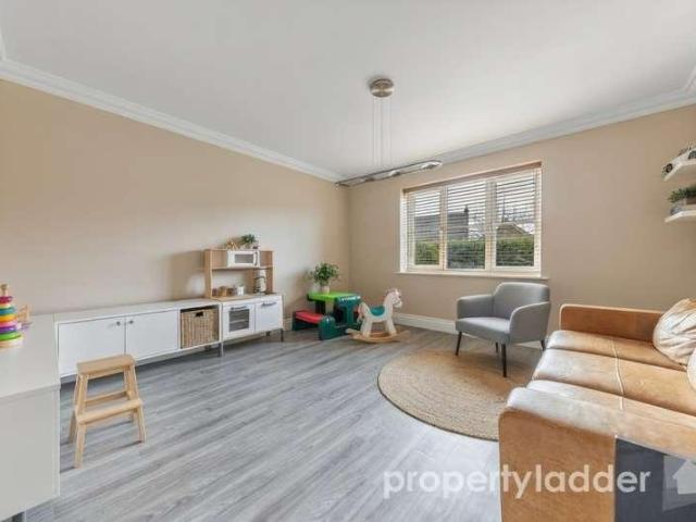 5 bed house for sale