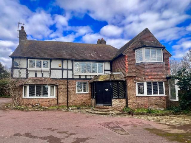 5 bed house for sale